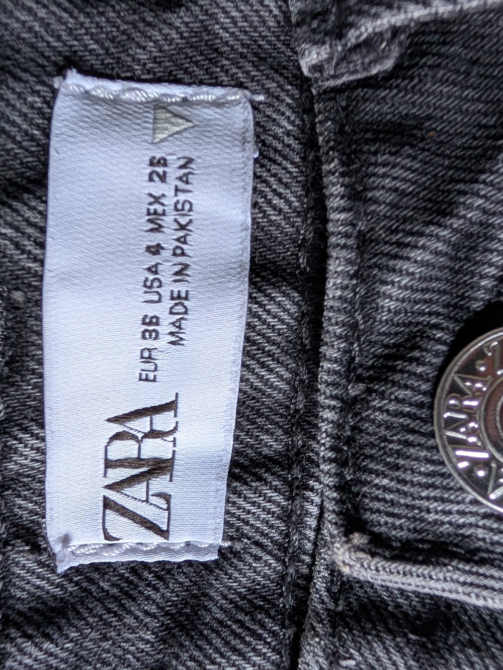 Zara High-Waisted Ripped Shorts - Picture 4 of 4